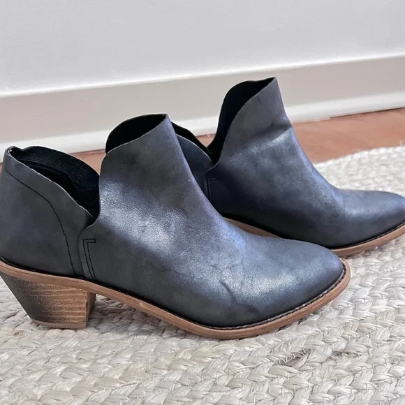 Kelsi Dagger Peep Toe Bootie in Metallic Smoke (size 6) - Picture 3 of 6